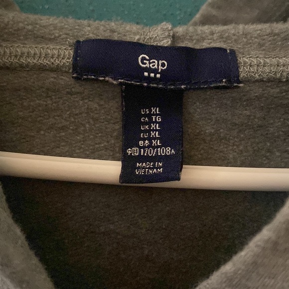 GAP Sweatshirt - Picture 2 of 3